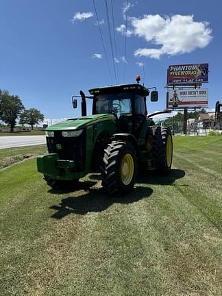 Image of John Deere 8235R equipment image 1