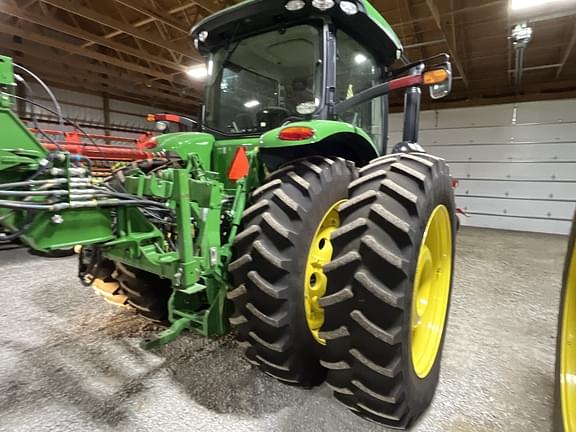 Image of John Deere 8235R equipment image 2