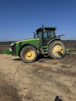 Image of John Deere 8235R equipment image 1