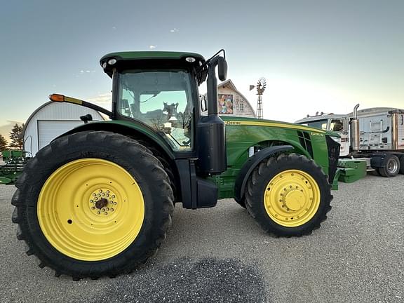 Image of John Deere 8235R equipment image 2