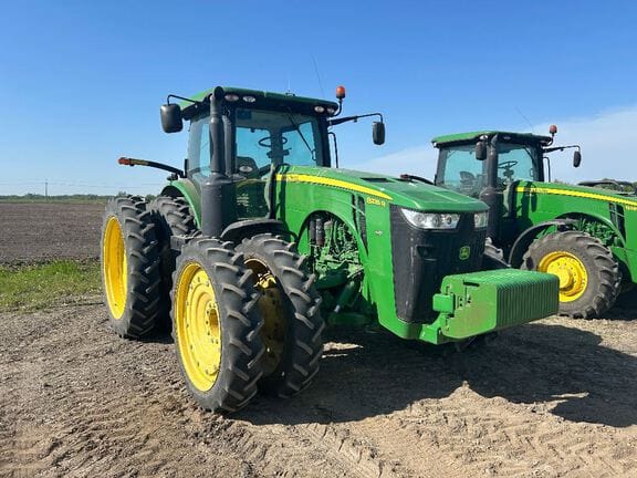 Main image John Deere 8235R