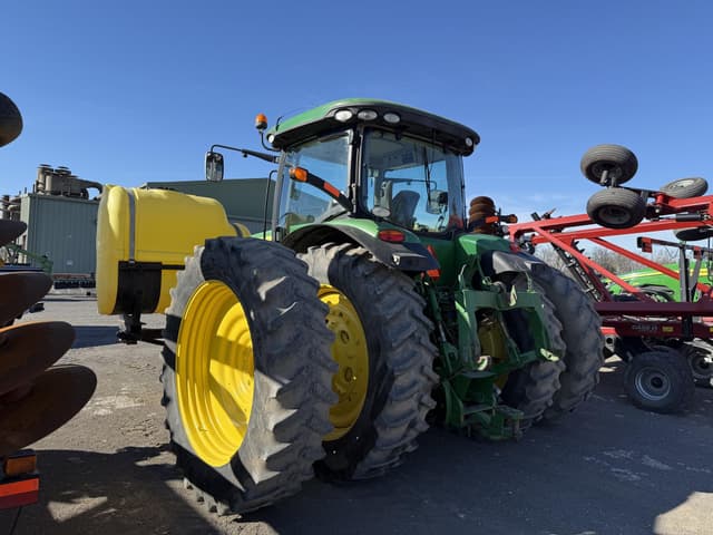 Image of John Deere 8235R equipment image 3