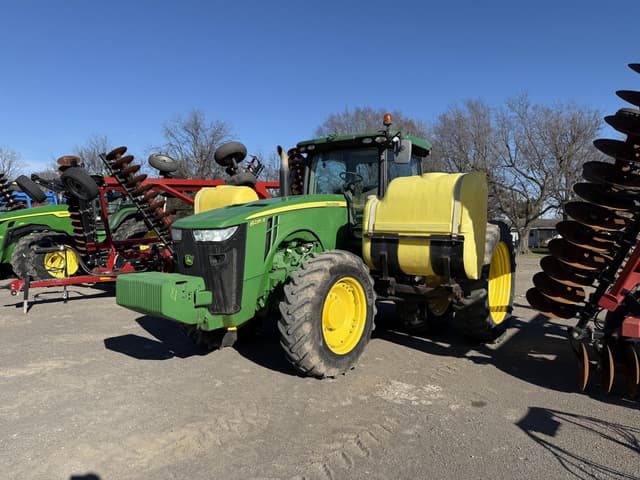 Image of John Deere 8235R equipment image 1