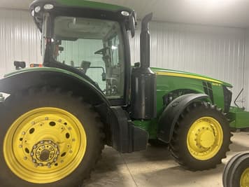 Main image John Deere 8235R