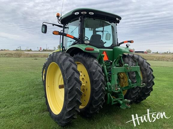 Image of John Deere 8235R equipment image 3