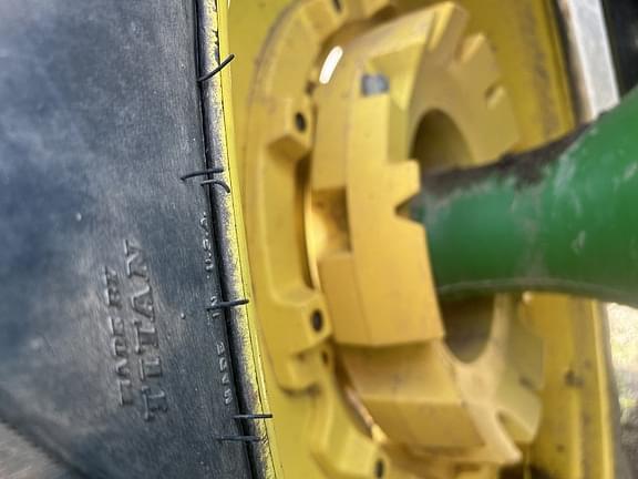 Image of John Deere 8235R equipment image 1