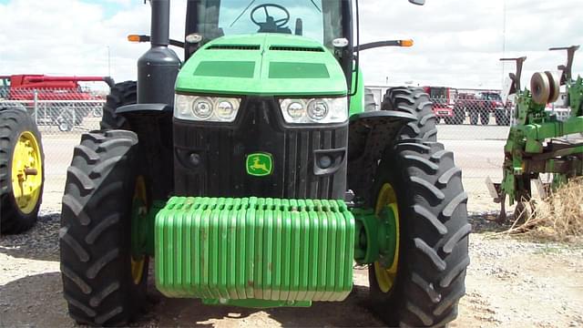 Image of John Deere 8235R equipment image 1