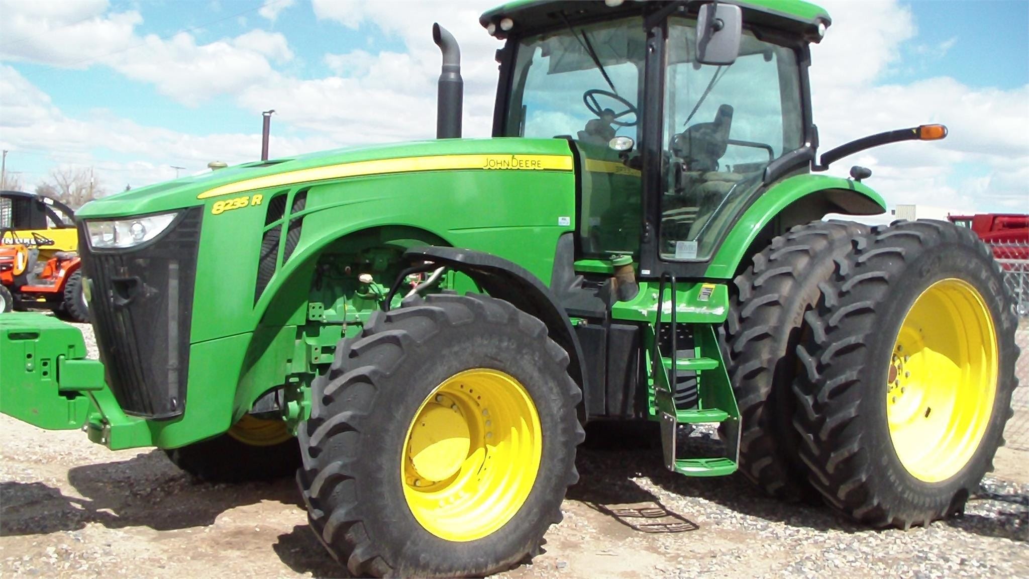 Main image John Deere 8235R