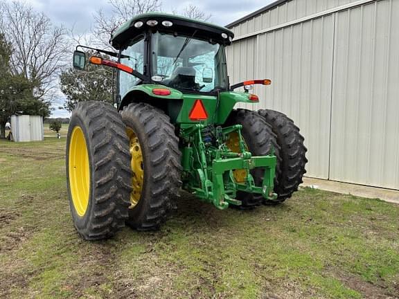 Image of John Deere 8235R equipment image 2