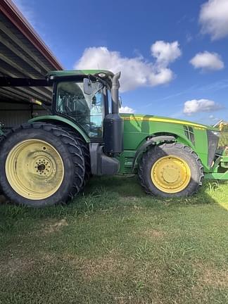 Image of John Deere 8235R equipment image 1