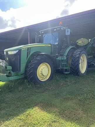 Image of John Deere 8235R equipment image 4