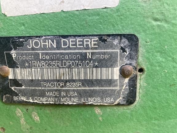 Image of John Deere 8235R equipment image 4