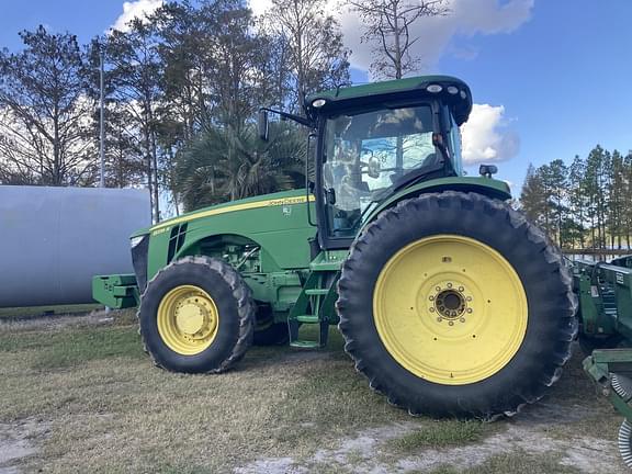 Image of John Deere 8235R equipment image 1