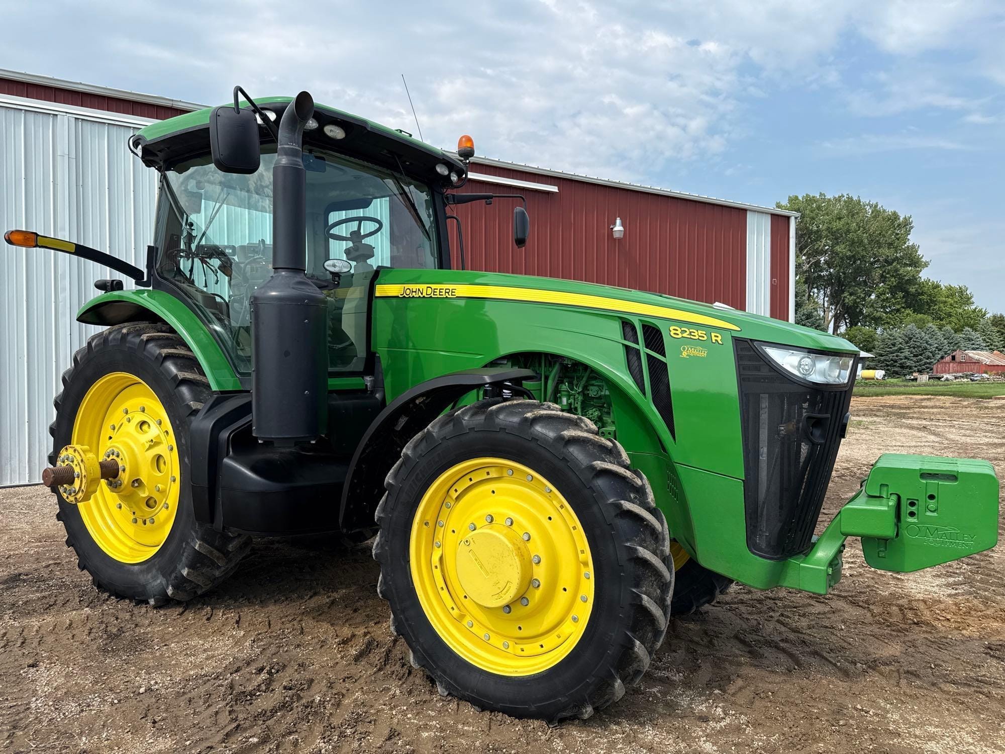 2013 John Deere 8235R Equipment Image0