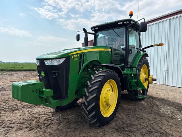 Image of John Deere 8235R equipment image 1