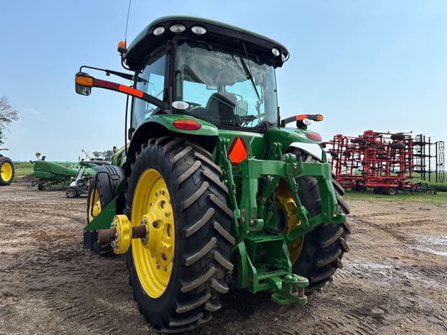 Image of John Deere 8235R equipment image 2