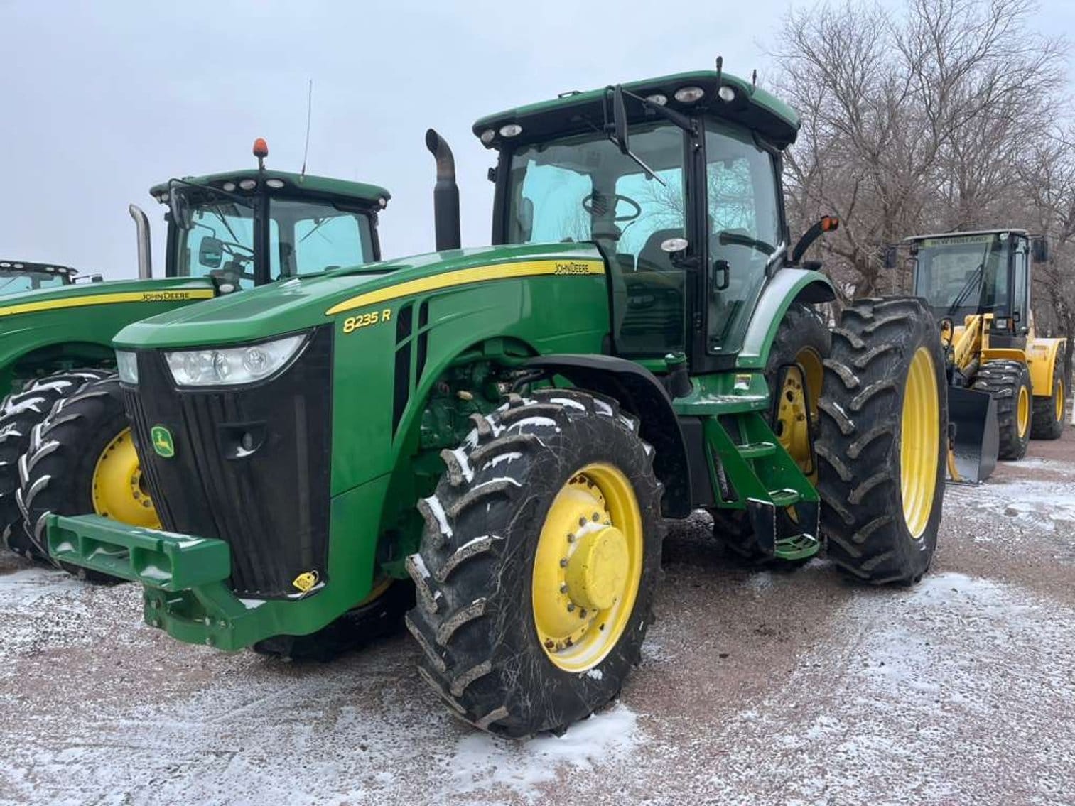 2013 John Deere 8235R Equipment Image0