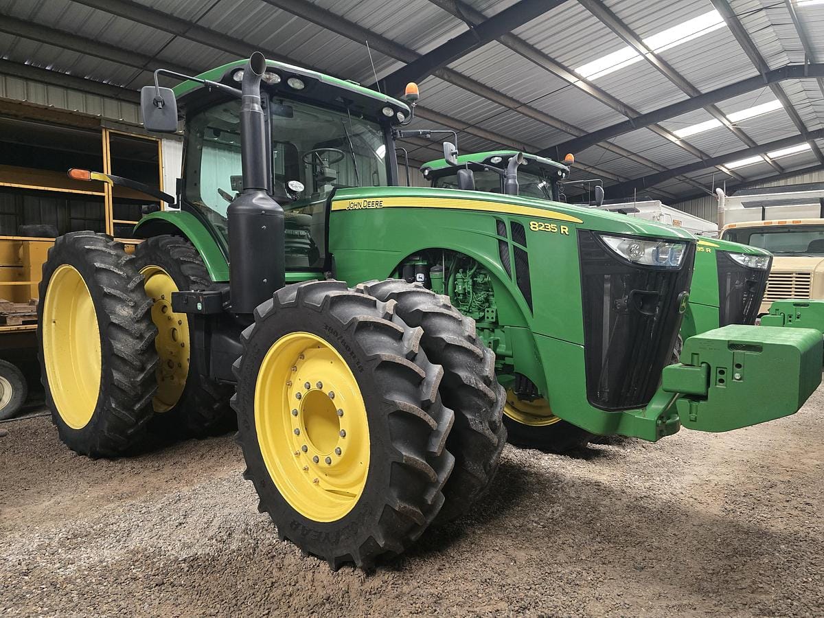 2013 John Deere 8235R Equipment Image0