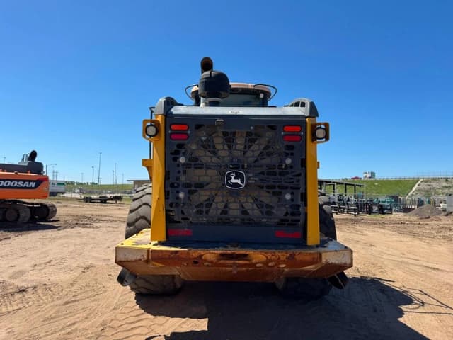 Image of John Deere 824K equipment image 3