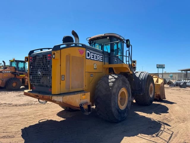 Image of John Deere 824K equipment image 4
