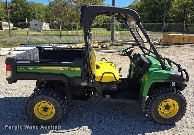 Image of John Deere Gator 825 equipment image 3