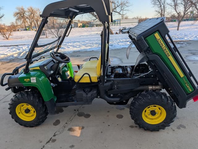 Image of John Deere Gator XUV 825i equipment image 1