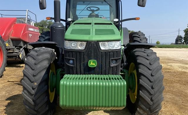 Image of John Deere 8260R equipment image 3