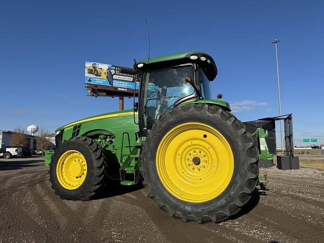 Image of John Deere 8260R equipment image 3