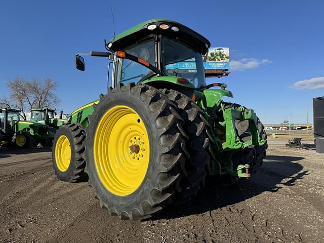 Image of John Deere 8260R equipment image 4