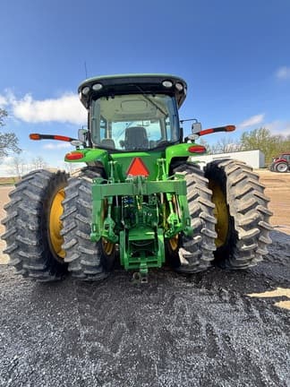 Image of John Deere 8260R equipment image 1
