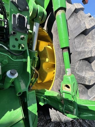 Image of John Deere 8260R equipment image 3