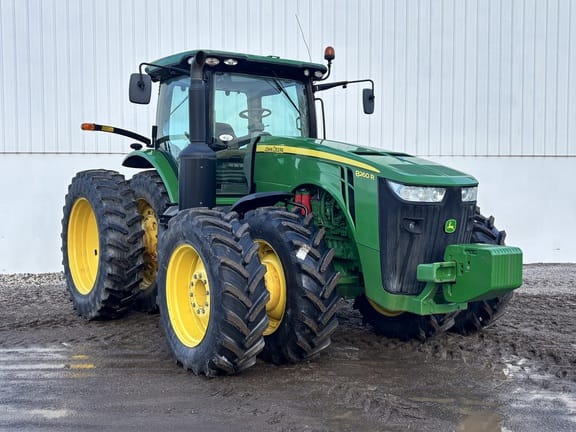 2013 John Deere 8260R Equipment Image0