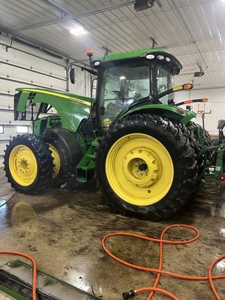 Main image John Deere 8260R