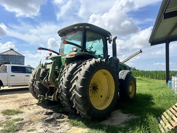 Image of John Deere 8260R equipment image 2