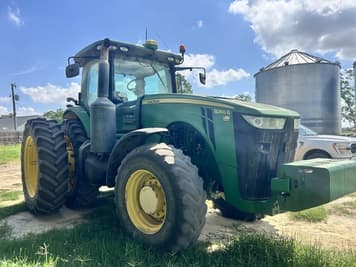 Main image John Deere 8260R