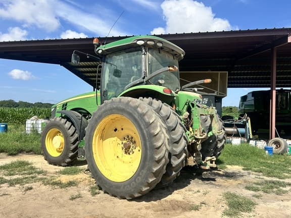Image of John Deere 8260R equipment image 3