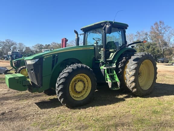Image of John Deere 8260R equipment image 4