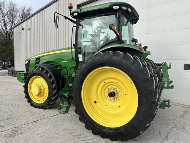 Image of John Deere 8260R equipment image 4