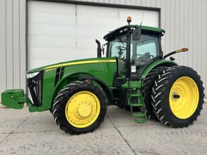 2013 John Deere 8260R Image