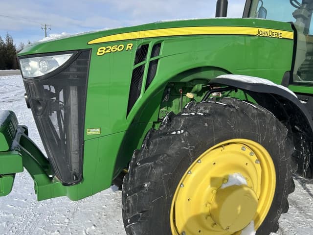 Image of John Deere 8260R equipment image 3