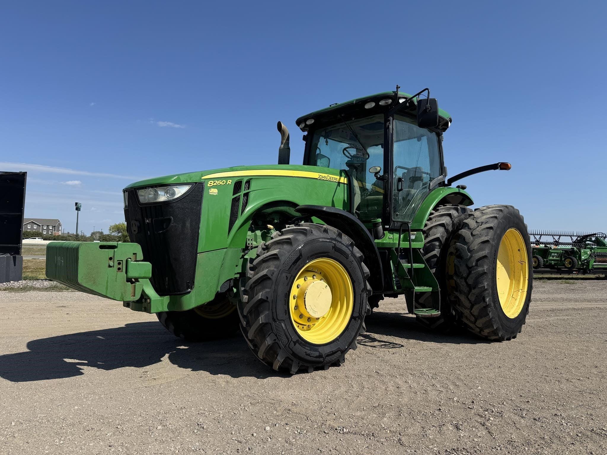 2013 John Deere 8260R Equipment Image0