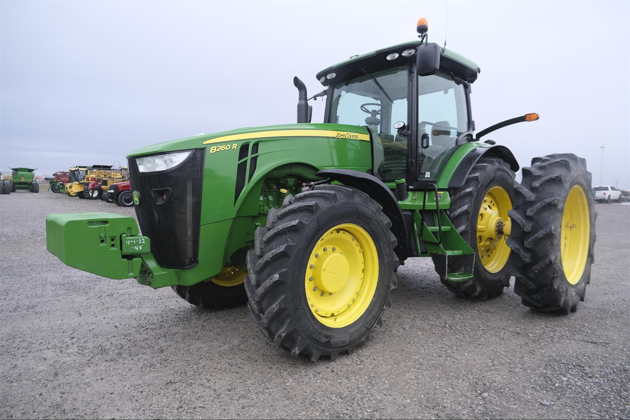2013 John Deere 8260R Equipment Image0