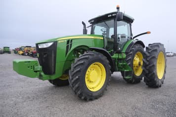 Main image John Deere 8260R