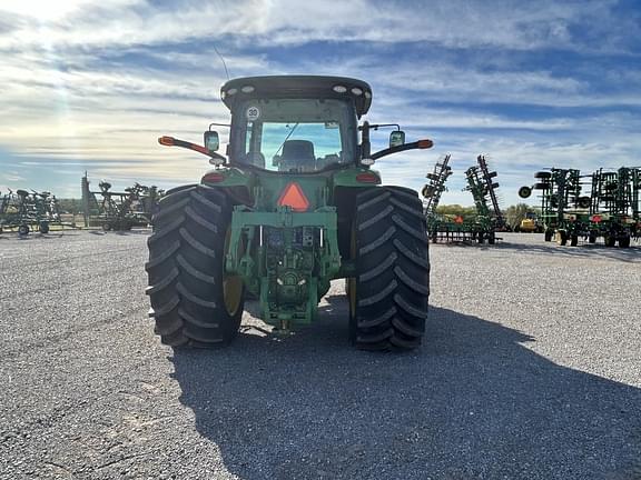 Image of John Deere 8260R equipment image 3