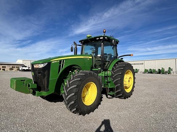 Image of John Deere 8260R Primary image