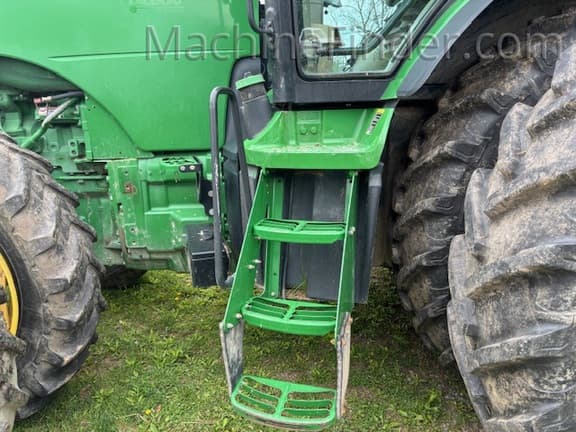 Image of John Deere 8260R equipment image 2
