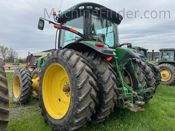 Image of John Deere 8260R equipment image 3