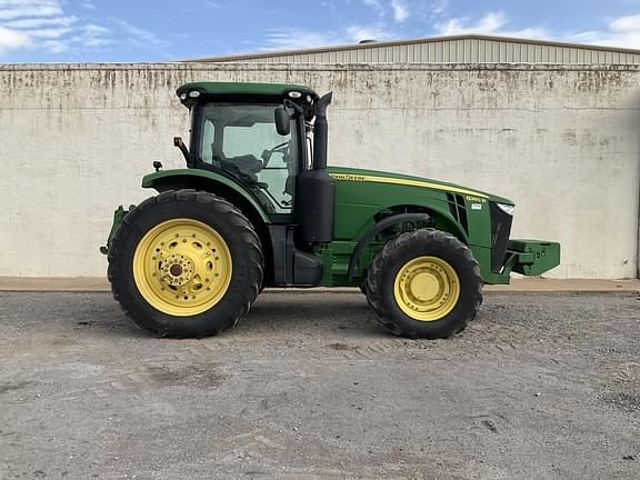 Image of John Deere 8260R equipment image 3