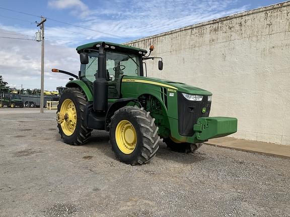 Image of John Deere 8260R equipment image 4