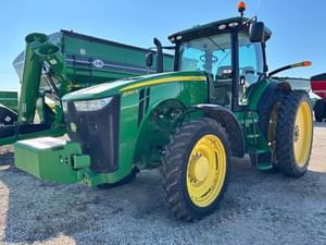 2013 John Deere 8260R Image